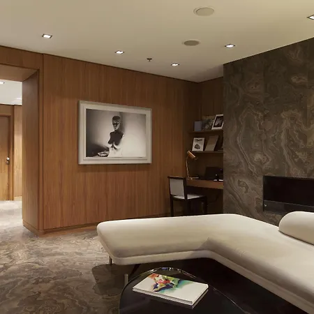 Hotel The Emblem - Preferred & Prague