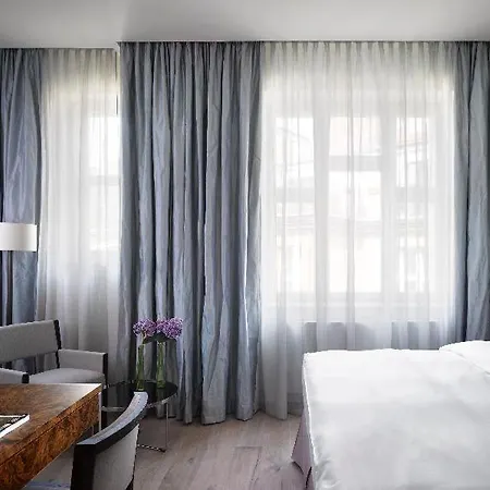 Hotel The Emblem - Preferred & Prague