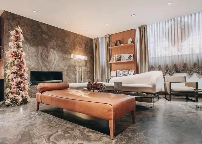 The Emblem - Preferred & Hotel Praga