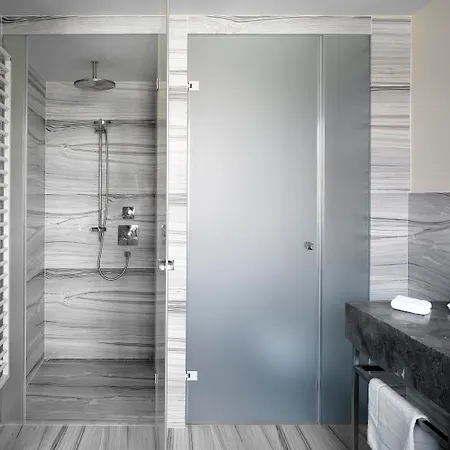 The Emblem - Preferred & Hotell